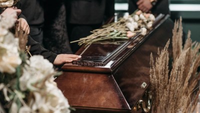how to hold an inexpensive funeral